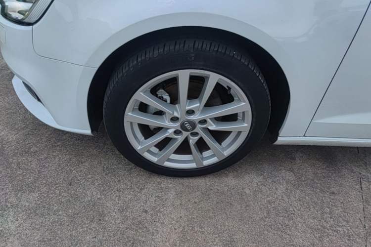 Used Audi A3 2020 Restyled Sportback 35 TFSI Entry-Level China VI Emission Standard Left Front Wheel Hub