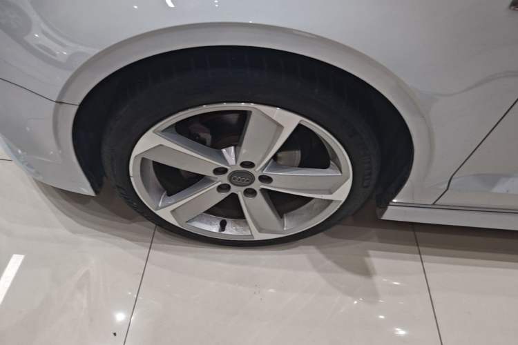 Used Audi A3 2020 Limousine 35 TFSI Fashion Edition China VI Emission Standard Left Front Wheel Hub