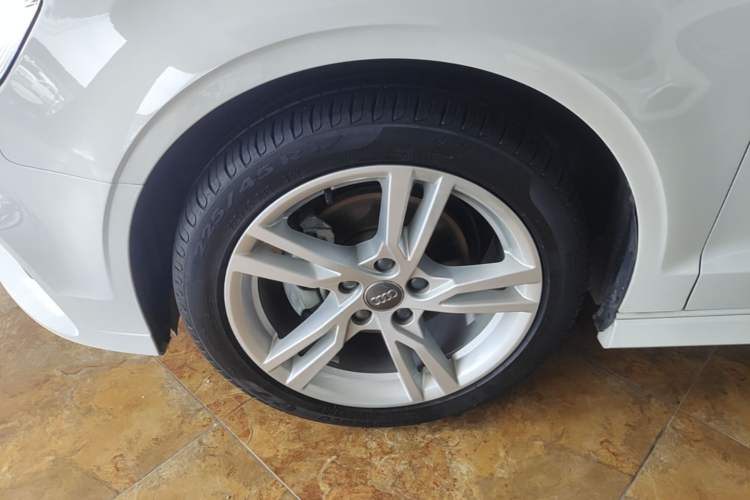 Used Audi A3 2020 Limousine 35 TFSI Fashion Edition China VI Emission Standard Left Front Wheel Hub