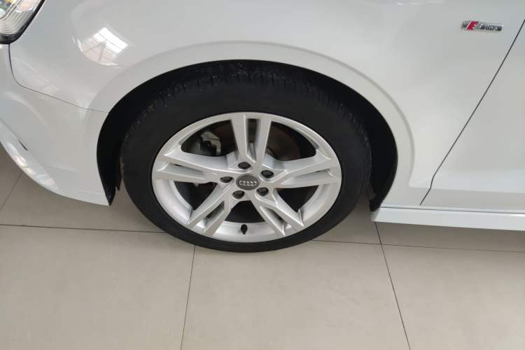 Used Audi A3 2020 Limousine 35 TFSI Fashion Edition China VI Emission Standard Left Front Wheel Hub