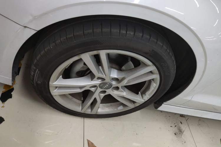 Used Audi A3 2020 Limousine 35 TFSI Fashion Edition China VI Emission Standard Left Front Wheel Hub