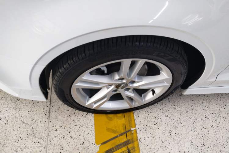 Used Audi A3 2020 Limousine 35 TFSI Fashion Edition China VI Emission Standard Left Front Wheel Hub