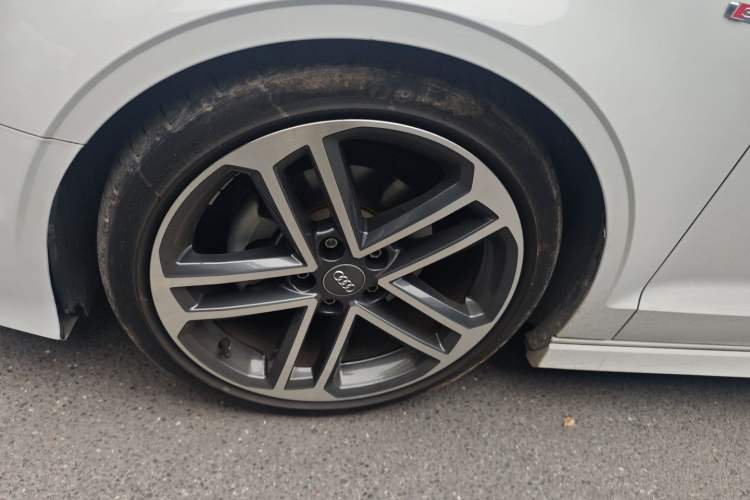 Used Audi A3 2020 Limousine 35 TFSI Fashion Edition China VI Emission Standard Left Front Wheel Hub