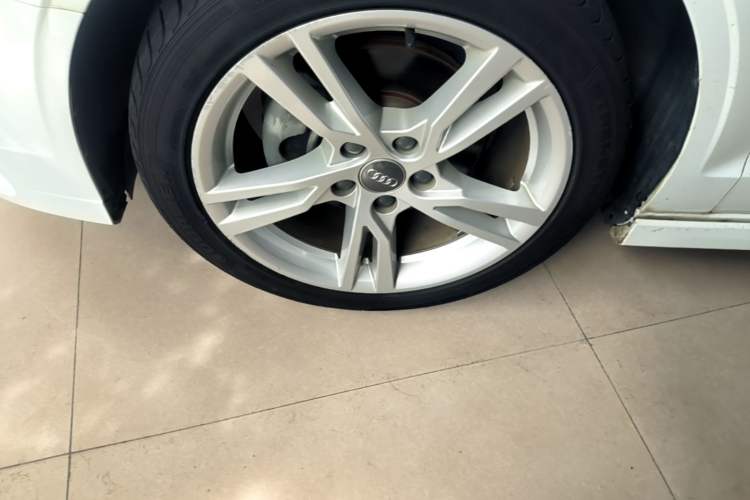 Used Audi A3 2020 Limousine 35 TFSI Fashion Edition China VI Emission Standard Left Front Wheel Hub
