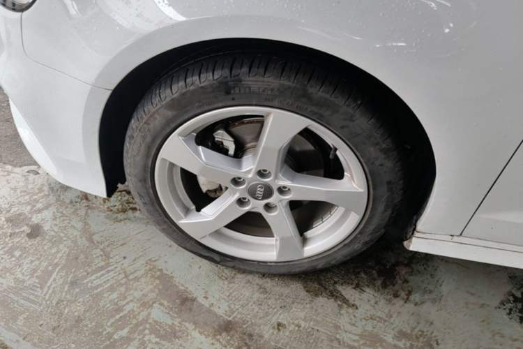 Used Audi A3 2020 Sportback 35 TFSI Fashion Edition China VI Emission Standard Left Front Wheel Hub