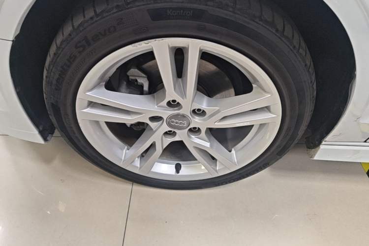 Used Audi A3 2020 Limousine 35 TFSI Fashion Edition China VI Emission Standard Left Front Wheel Hub