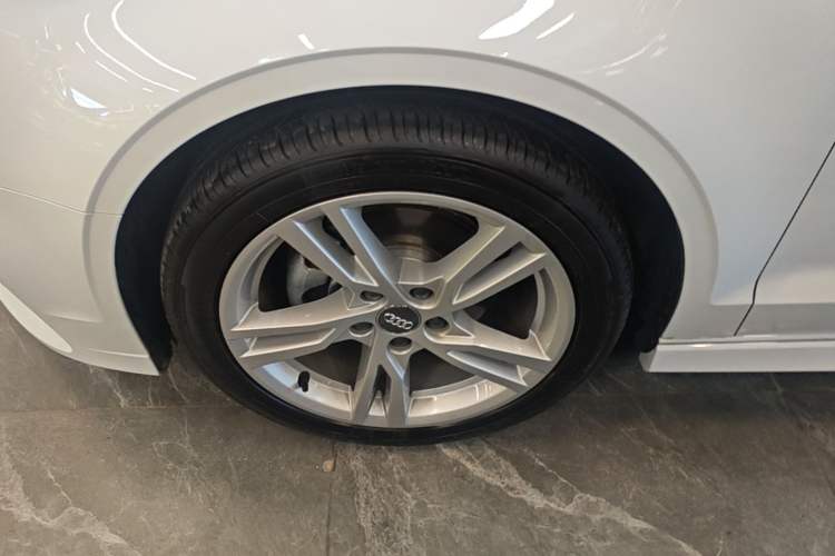 Used Audi A3 2020 Limousine 35 TFSI Fashion Edition China VI Emission Standard Left Front Wheel Hub