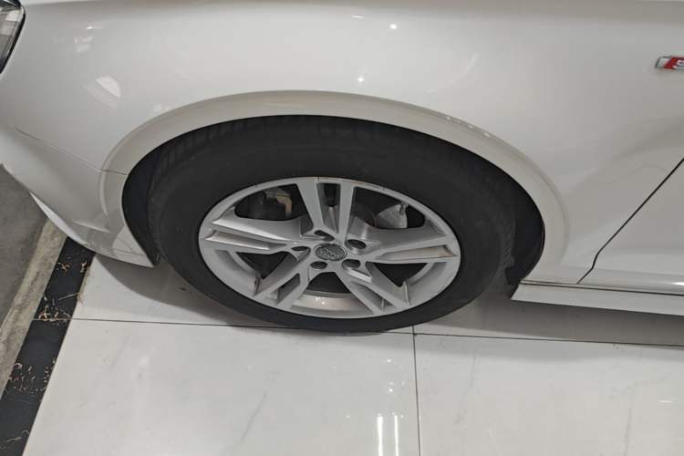 Used Audi A3 2020 Limousine 35 TFSI Fashion Edition China VI Emission Standard Left Front Wheel Hub
