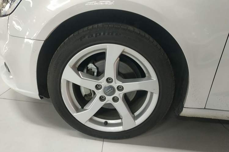 Used Audi A3 2020 Restyled Sportback 35 TFSI Entry-Level China VI Emission Standard Left Front Wheel Hub