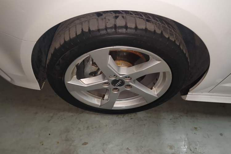 Used Audi A3 2020 Sportback 35 TFSI Fashion Edition China VI Emission Standard Left Front Wheel Hub