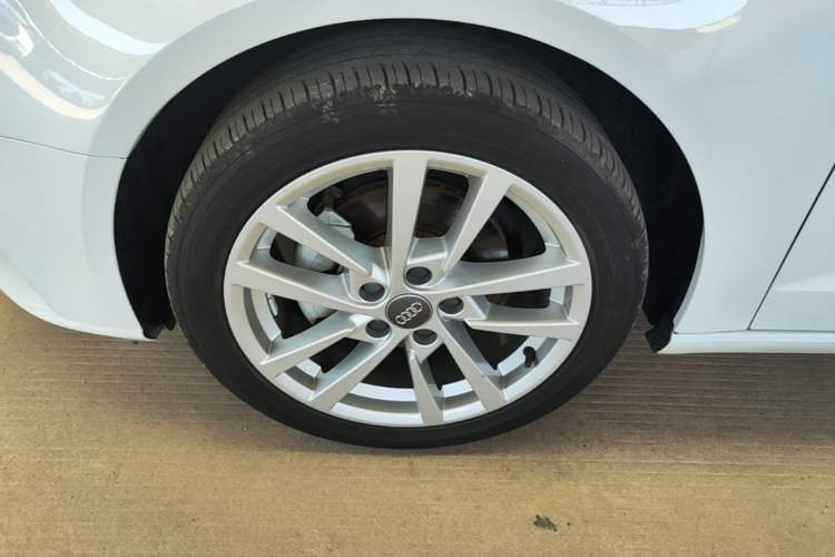 Used Audi A3 2020 Sportback 35 TFSI Ambition China VI Left Front Wheel Hub