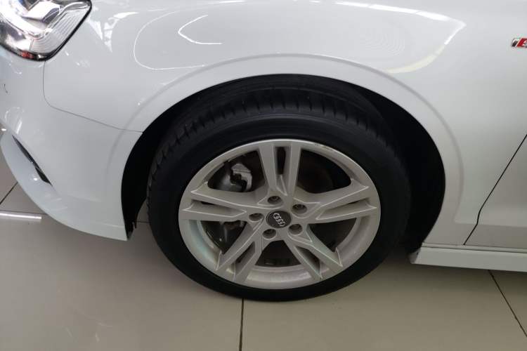 Used Audi A3 2020 Limousine 35 TFSI Fashion Edition China VI Emission Standard Left Front Wheel Hub