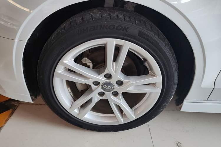 Used Audi A3 2020 Limousine 35 TFSI Fashion Edition China VI Emission Standard Left Front Wheel Hub