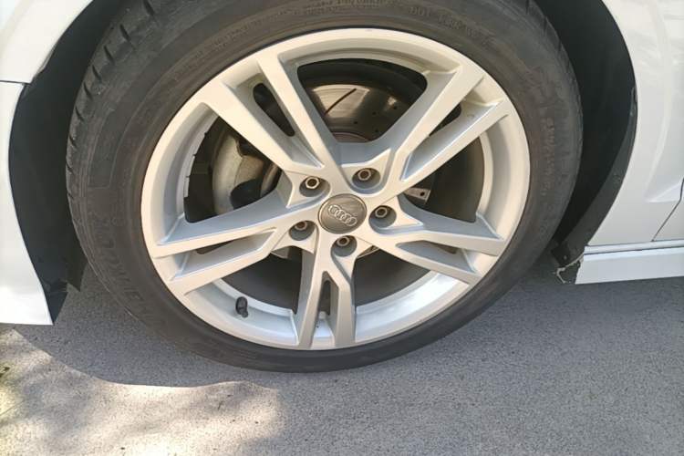 Used Audi A3 2020 Limousine 35 TFSI Fashion Edition China VI Emission Standard Left Front Wheel Hub