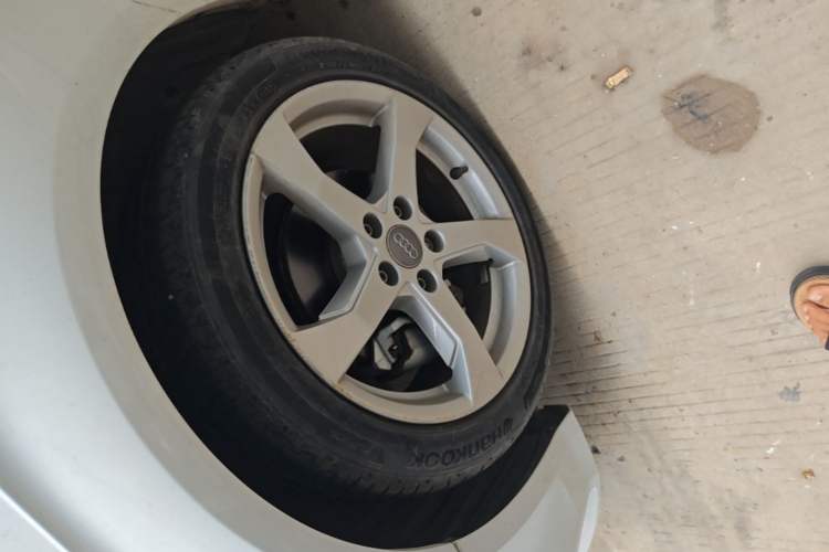 Used Audi A3 2020 Sportback 35 TFSI Fashion Edition China VI Emission Standard Left Front Wheel Hub