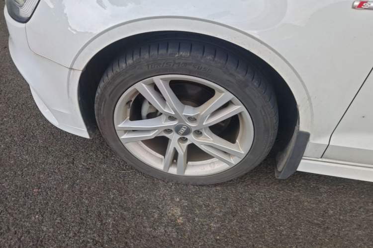 Used Audi A3 2020 Limousine 35 TFSI Fashion Edition China VI Emission Standard Left Front Wheel Hub