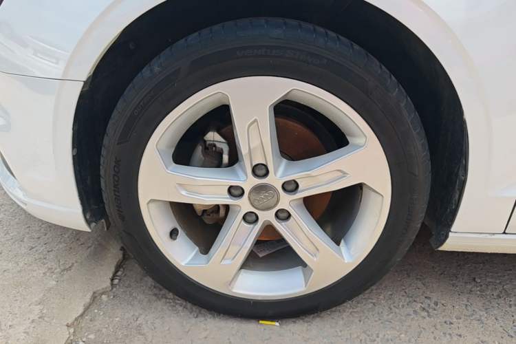 Used Audi A3 2020 Restyled Limousine 35 TFSI Ambition Version China VI Left Front Wheel Hub