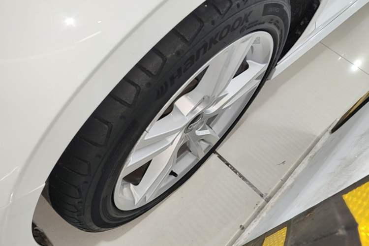 Used Audi A3 2020 Limousine 35 TFSI Fashion Edition China VI Emission Standard Left Front Wheel Hub