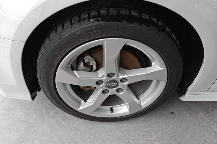 Used Audi A3 2020 Sportback 35 TFSI Fashion Edition China VI Emission Standard Left Front Wheel Hub