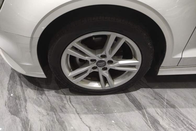 Used Audi A3 2020 Limousine 35 TFSI Fashion Edition China VI Emission Standard Left Front Wheel Hub
