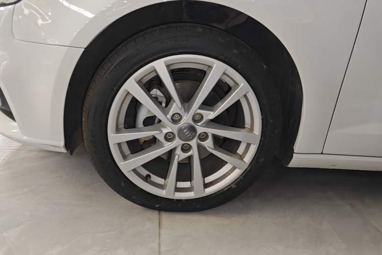 Used Audi A3 2020 Restyled Sportback 35 TFSI Entry-Level China VI Emission Standard Left Front Wheel Hub