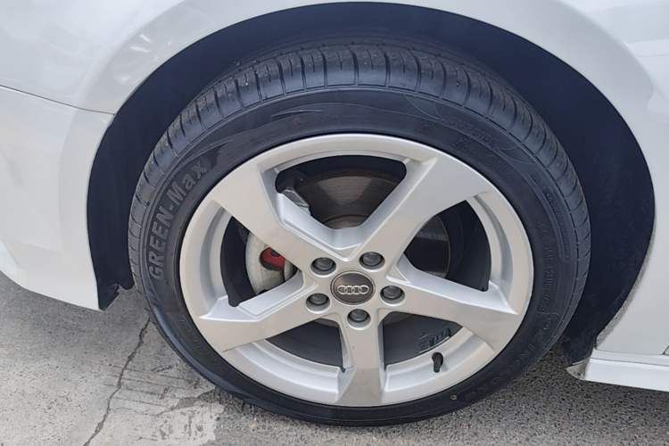 Used Audi A3 2020 Sportback 35 TFSI Fashion Edition China VI Emission Standard Left Front Wheel Hub