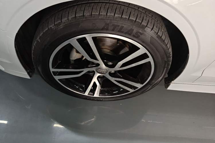 Used Audi A3 2020 Limousine 35 TFSI Fashion Edition China VI Emission Standard Left Front Wheel Hub