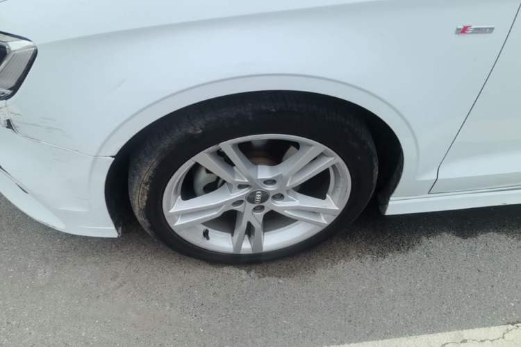 Used Audi A3 2020 Limousine 35 TFSI Fashion Edition China VI Emission Standard Left Front Wheel Hub