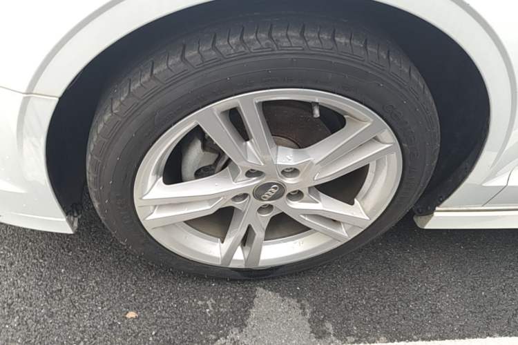 Used Audi A3 2020 Limousine 35 TFSI Fashion Edition China VI Emission Standard Left Front Wheel Hub