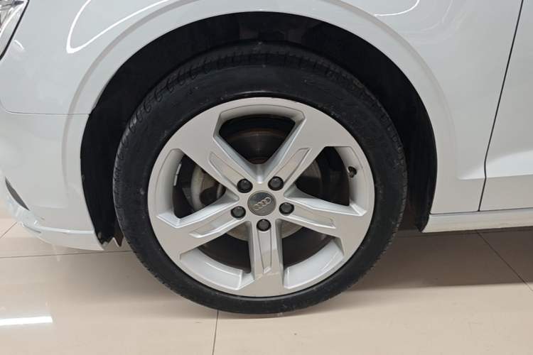Used Audi A3 2020 Limousine 35 TFSI Ambition China VI Left Front Wheel Hub