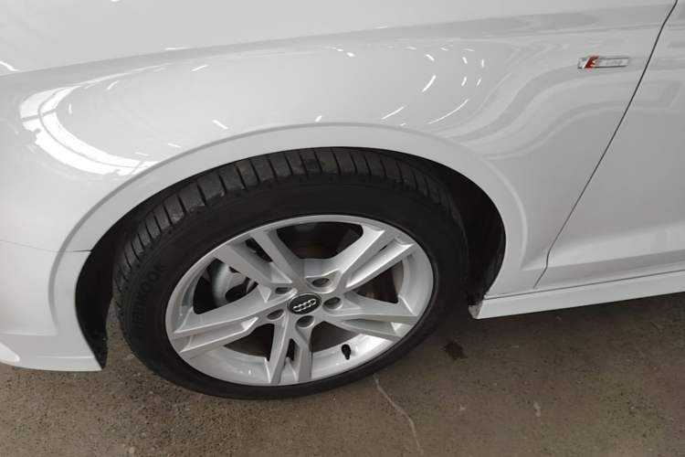 Used Audi A3 2020 Limousine 35 TFSI Fashion Edition China VI Emission Standard Left Front Wheel Hub