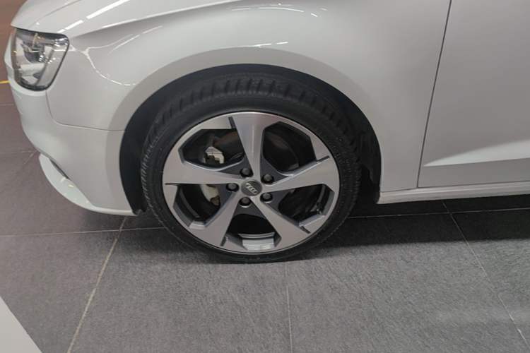Used Audi A3 2020 Sportback 35 TFSI Ambition China VI Left Front Wheel Hub