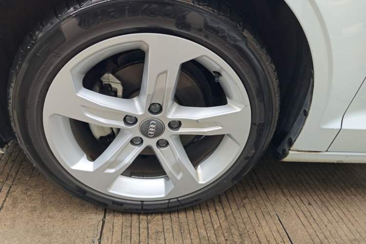 Used Audi A3 2020 Restyled Limousine 35 TFSI Ambition Version China VI Left Front Wheel Hub