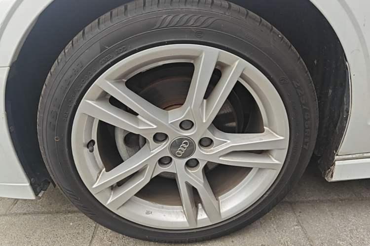 Used Audi A3 2020 Limousine 35 TFSI Fashion Edition China VI Emission Standard Left Front Wheel Hub