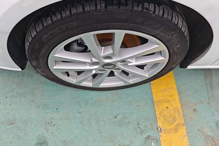 Used Audi A3 2020 Restyled Sportback 35 TFSI Entry-Level China VI Emission Standard Left Front Wheel Hub