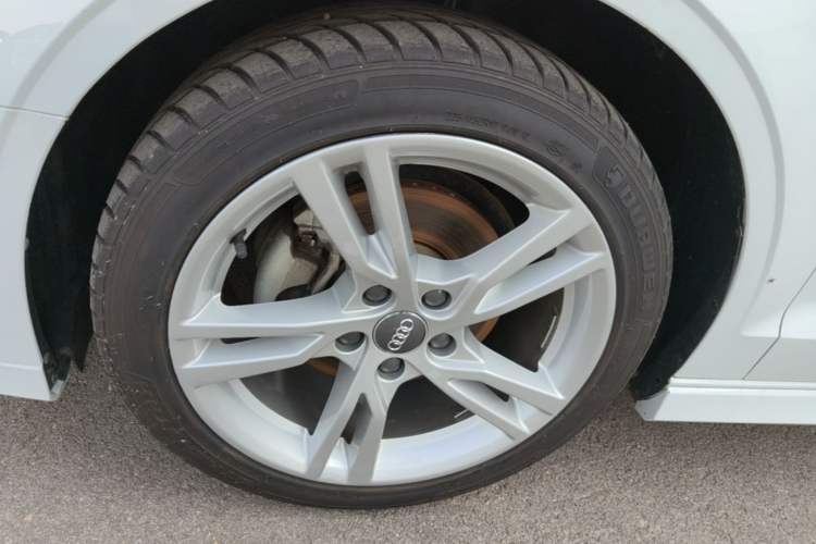 Used Audi A3 2020 Limousine 35 TFSI Fashion Edition China VI Emission Standard Left Front Wheel Hub