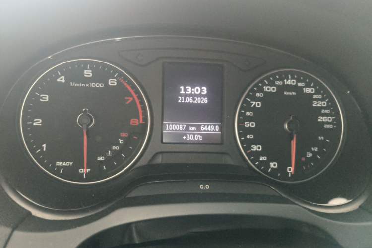Used Audi A3 2020 Sportback 40 TFSI Style Edition China VI Emission Standard Odometer Close Up