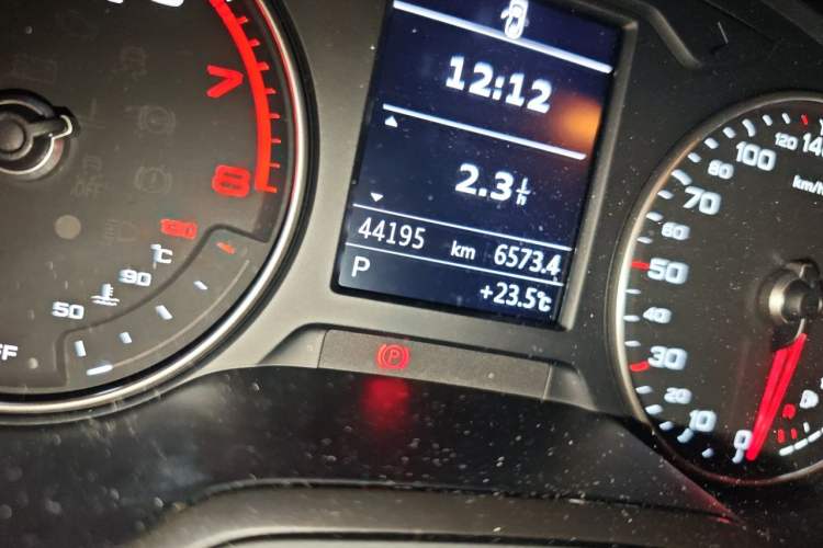 Used Audi A3 2020 Limousine 35 TFSI Fashion Edition China VI Emission Standard Odometer Close Up