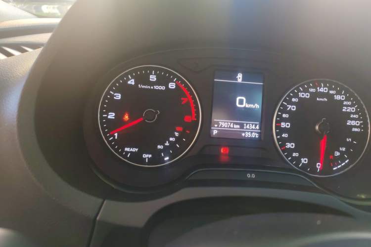 Used Audi A3 2020 Limousine 35 TFSI Fashion Edition China VI Emission Standard Odometer Close Up