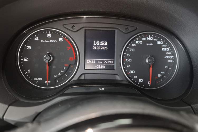 Used Audi A3 2020 Sportback 35 TFSI Fashion Edition China VI Emission Standard Odometer Close Up