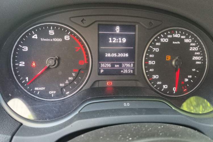 Used Audi A3 2020 Limousine 35 TFSI Fashion Edition China VI Emission Standard Odometer Close Up
