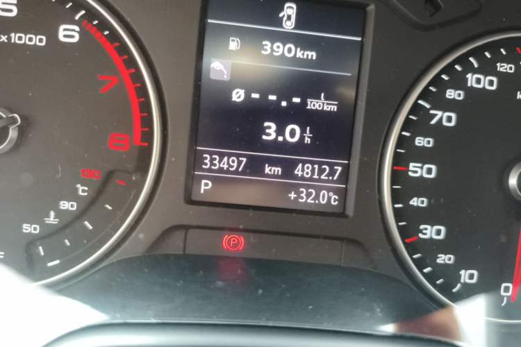 Used Audi A3 2020 Limousine 35 TFSI Fashion Edition China VI Emission Standard Odometer Close Up