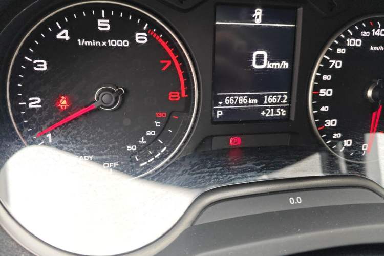Used Audi A3 2020 Sportback 35 TFSI Fashion Edition China VI Emission Standard Odometer Close Up