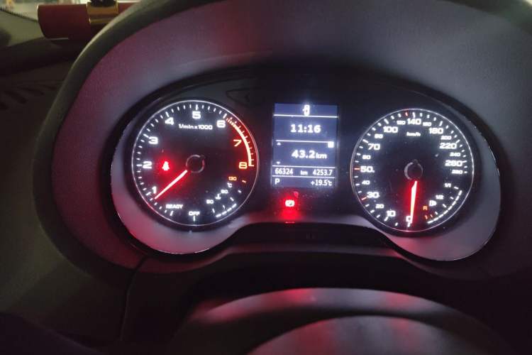 Used Audi A3 2020 Limousine 35 TFSI Fashion Edition China VI Emission Standard Odometer Close Up