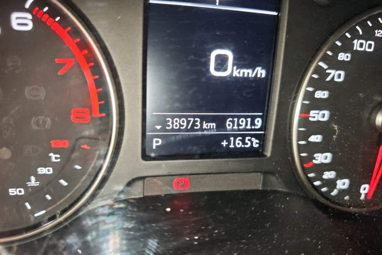 Used Audi A3 2020 Sportback 35 TFSI Fashion Edition China VI Emission Standard Odometer Close Up