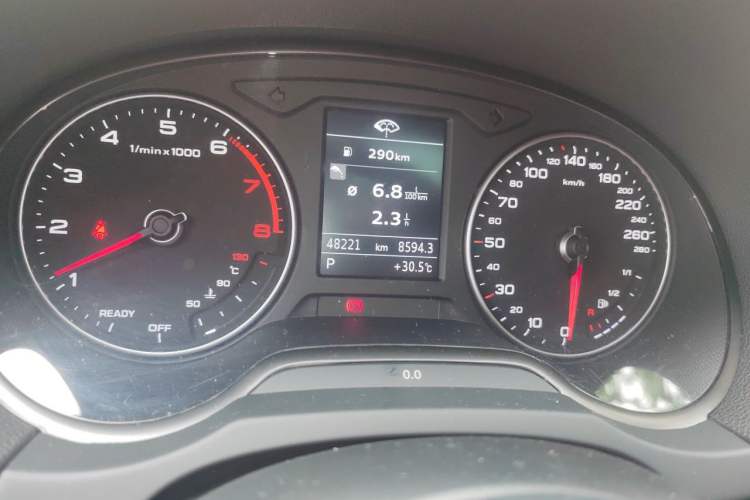 Used Audi A3 2020 Limousine 35 TFSI Fashion Edition China VI Emission Standard Odometer Close Up