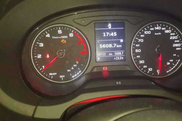 Used Audi A3 2020 Restyled Sportback 35 TFSI Entry-Level China VI Emission Standard Odometer Close Up