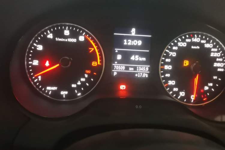 Used Audi A3 2020 Sportback 35 TFSI Fashion Edition China VI Emission Standard Odometer Close Up