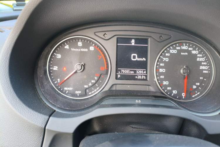 Used Audi A3 2020 Limousine 35 TFSI Fashion Edition China VI Emission Standard Odometer Close Up