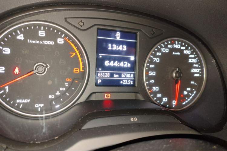 Used Audi A3 2020 Sportback 35 TFSI Ambition China VI Odometer Close Up